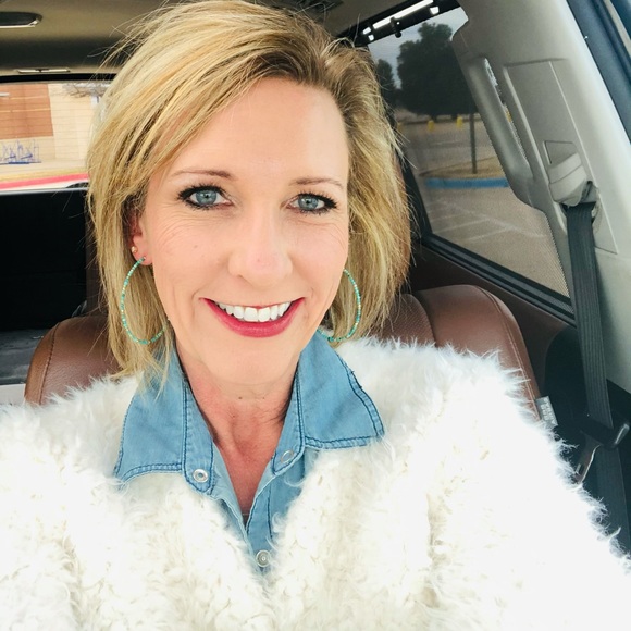 Meet your Posher, Shelley - Picture 1 of 1